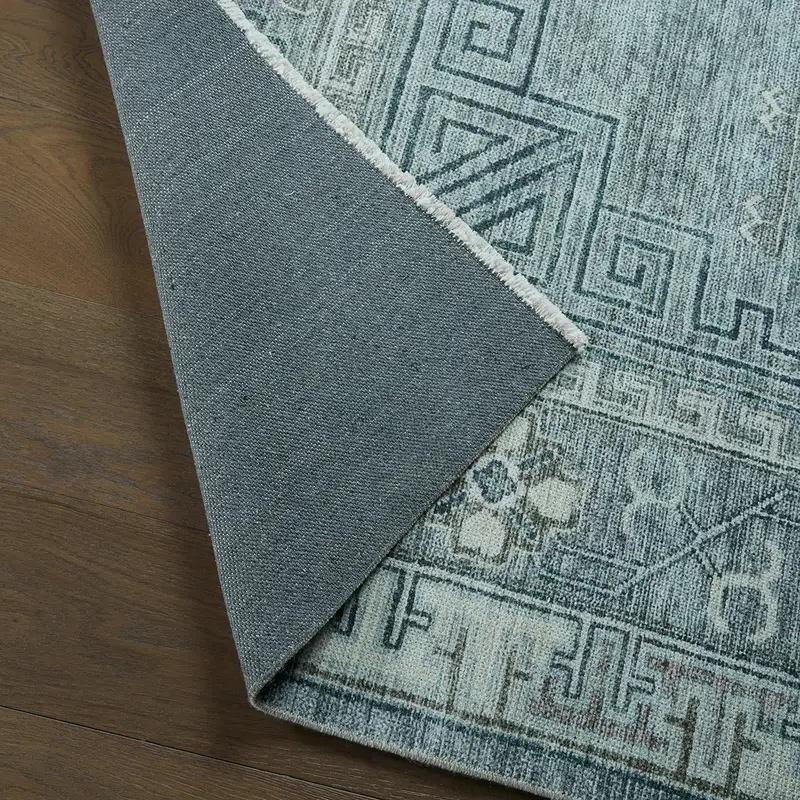 Halı yüzeyinin geometrik desen ve doku detayı